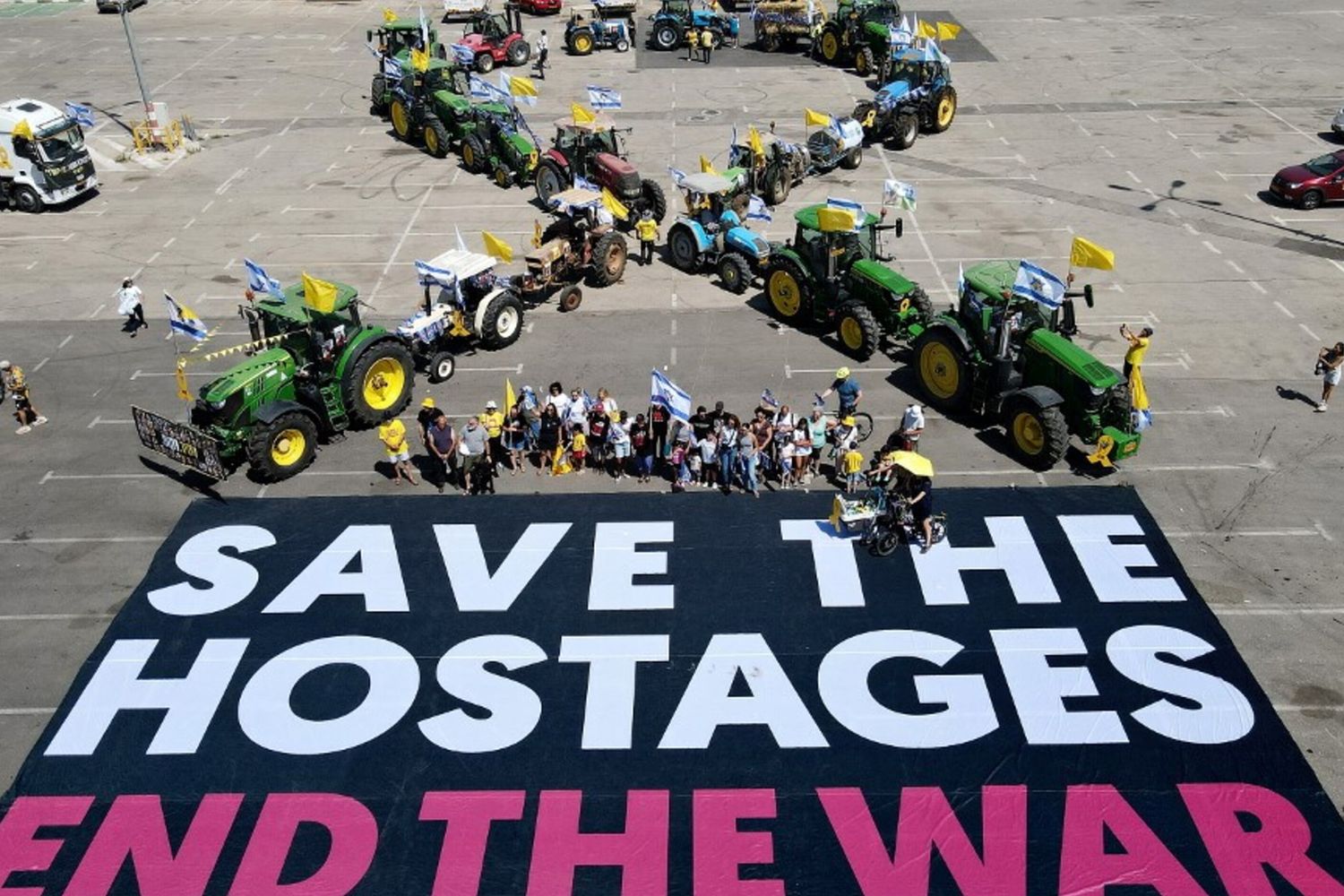 Una protesta organizzata dal Movimento Kibbutz e dalle Famiglie degli Ostaggi