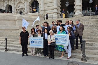 "Legalizzare l'eutanasia", l'Associazione Coscioni deposita una proposta di legge. Servono 50mila firme