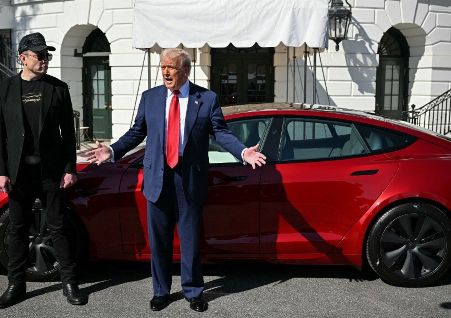 divorzio-pubblico-trump-musk-vende-tesla-model-s