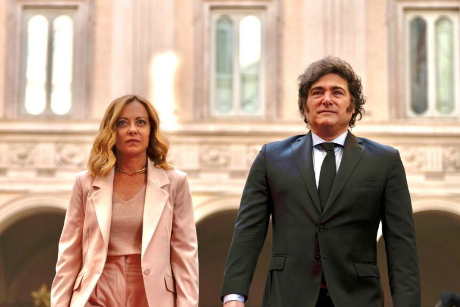 Il Presidente del Consiglio, Giorgia Meloni, accoglie il Presidente della Repubblica argentina, Javier Milei