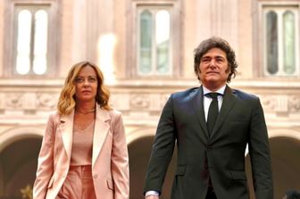 Il Presidente del Consiglio, Giorgia Meloni, accoglie il Presidente della Repubblica argentina, Javier Milei