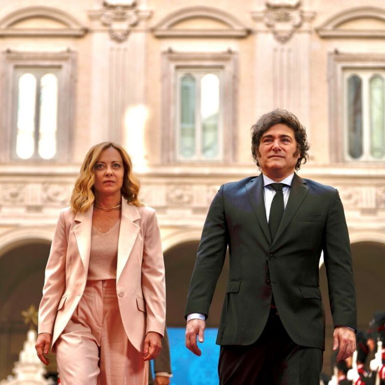 Il Presidente del Consiglio, Giorgia Meloni, accoglie il Presidente della Repubblica argentina, Javier Milei
