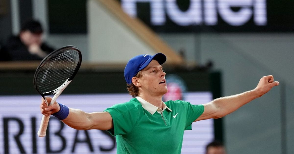Djokovic battuto in 3 set, Jannik Sinner per la prima volta in finale a Parigi