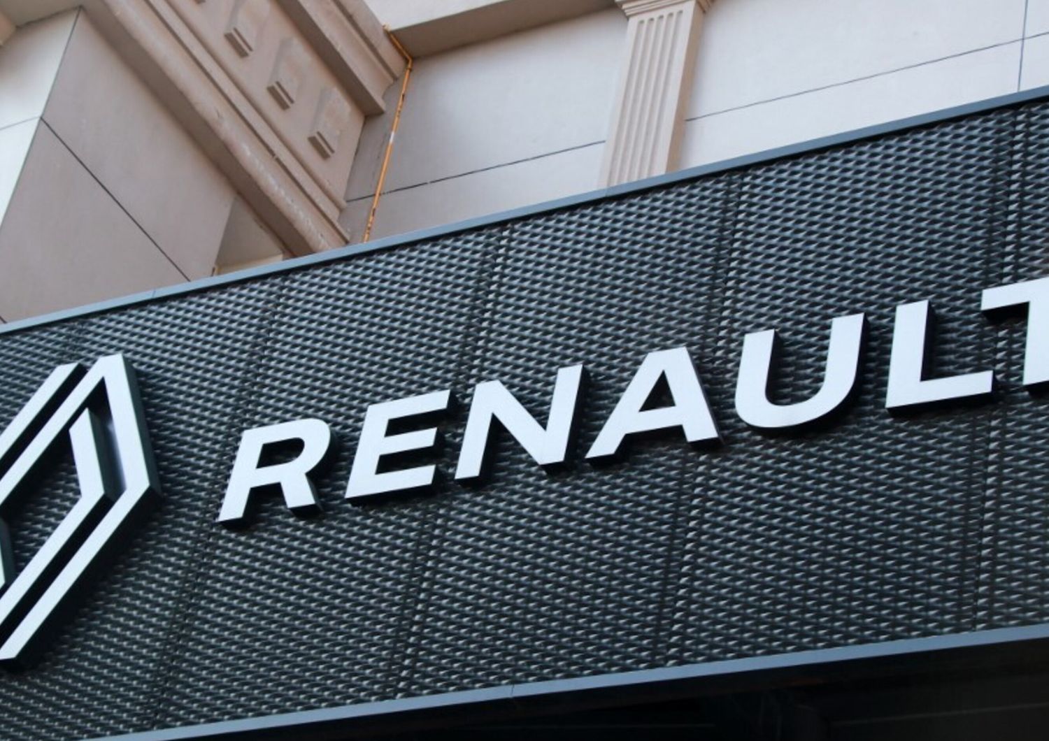 Renault aprirà stabilimenti in Ucraina per produrre droni