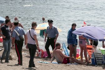Carabinieri in spiaggia