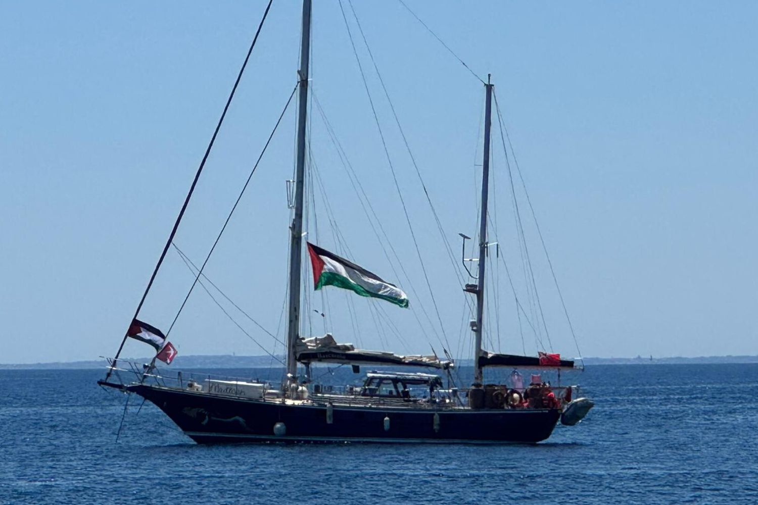 La Madleen abbordata e rimorchiata da Israele. Katz, "a Greta Thunberg mostreremo le atrocità di Hamas"