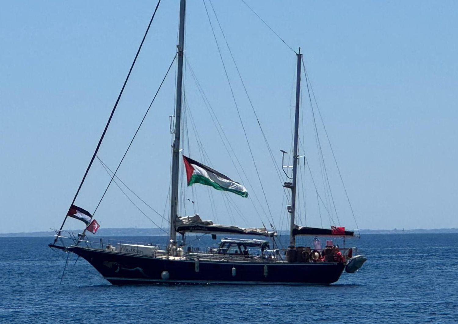 La Madleen abbordata e rimorchiata da Israele. Katz, "a Greta Thunberg mostreremo le atrocità di Hamas"
