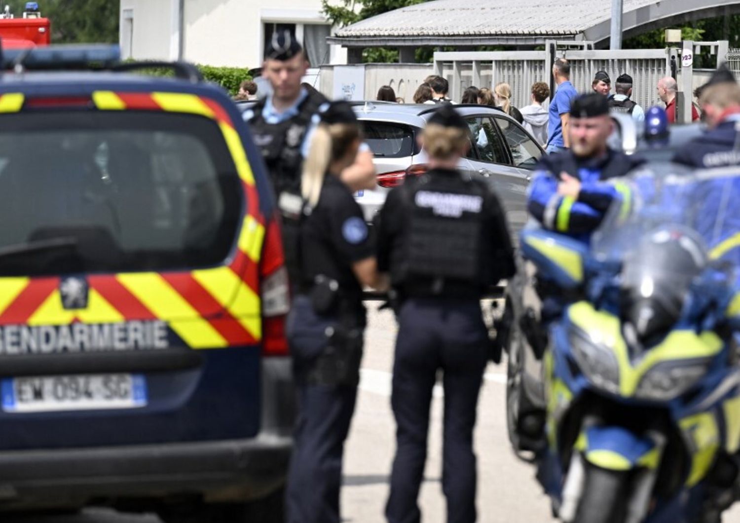 Studente accoltella e uccide una bidella in Francia