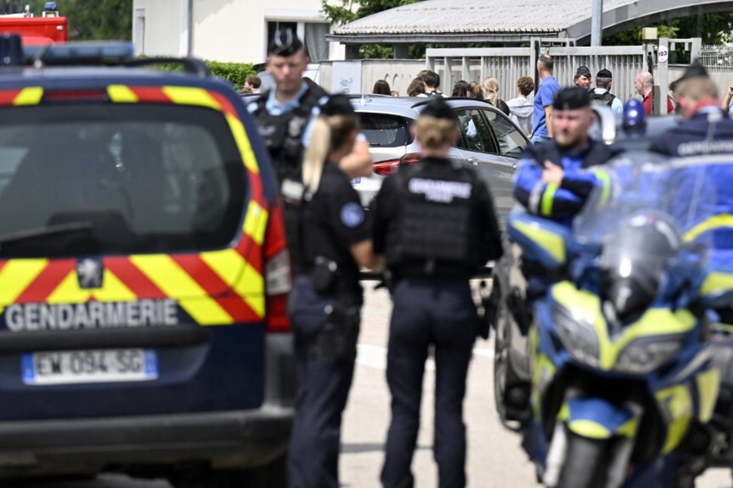 Studente accoltella e uccide una bidella in Francia