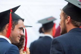 Ecco chi guadagna di più tra i laureati