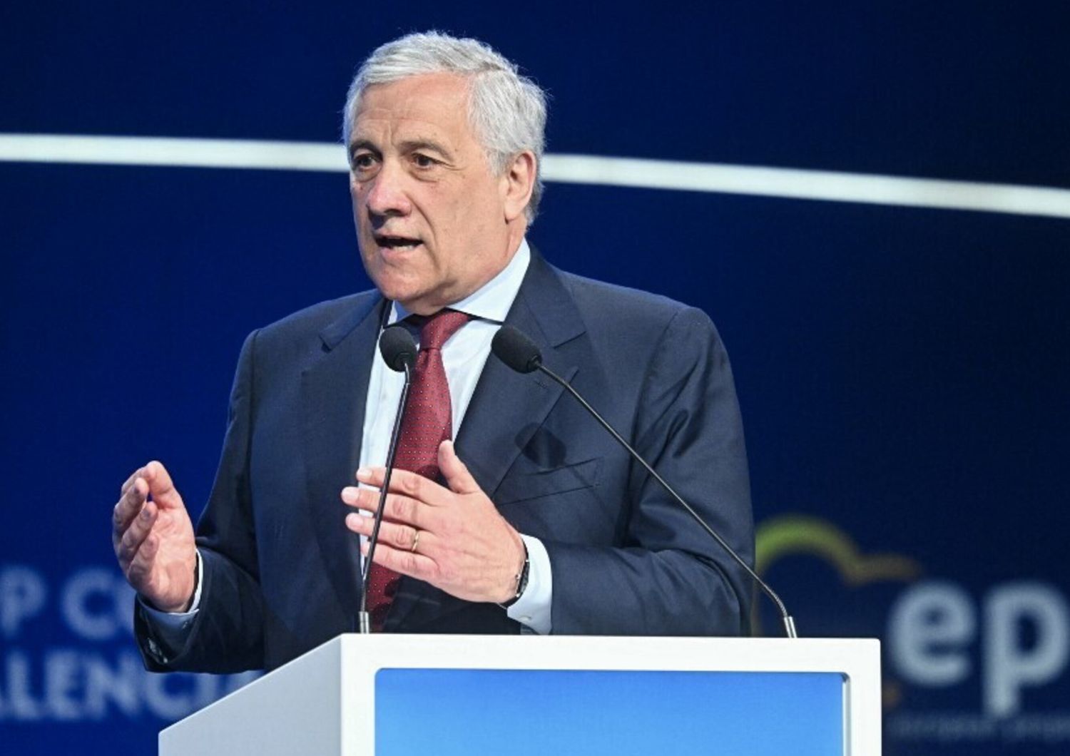 Tajani contro i mandati illimitati: "Anche Mussolini e Hitler vinsero le elezioni"