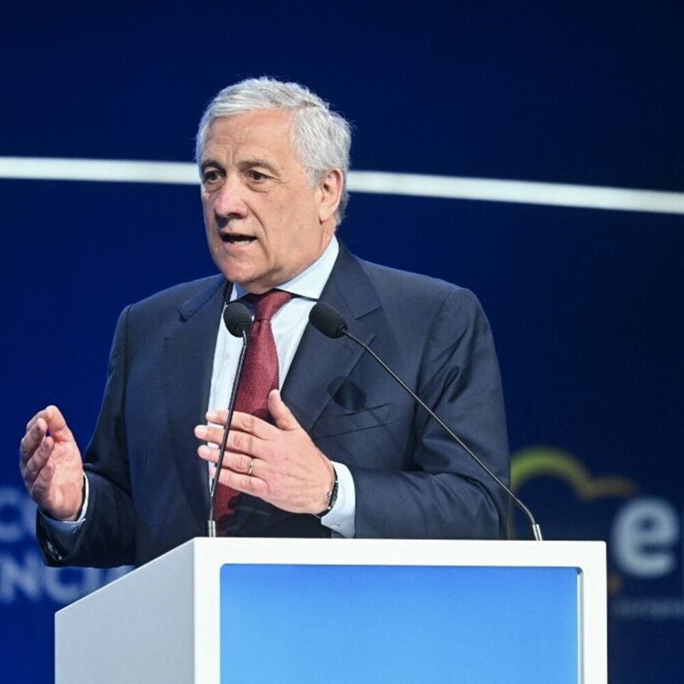 Tajani contro i mandati illimitati: "Anche Mussolini e Hitler vinsero le elezioni"