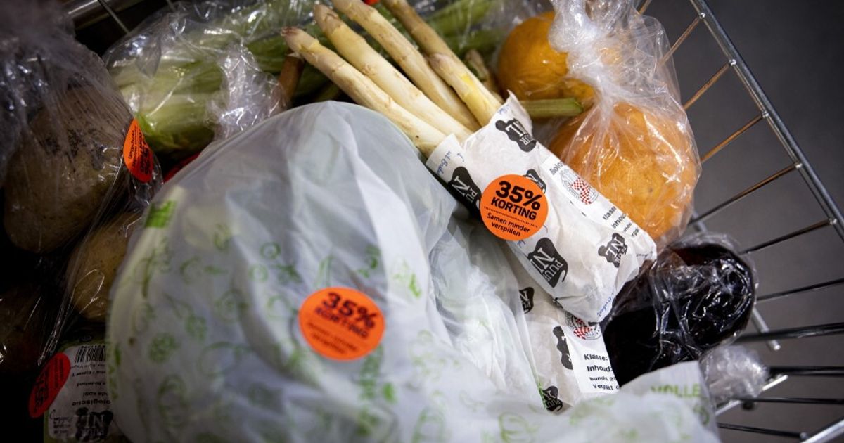 cresce lo spreco alimentare in italia ogni settimana finiscono nella spazzatura 6674 grammi di cibo