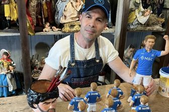 A Napoli tutti pazzi per Kevin De Bruyne. E c&#39;&egrave; gi&agrave; la statuina