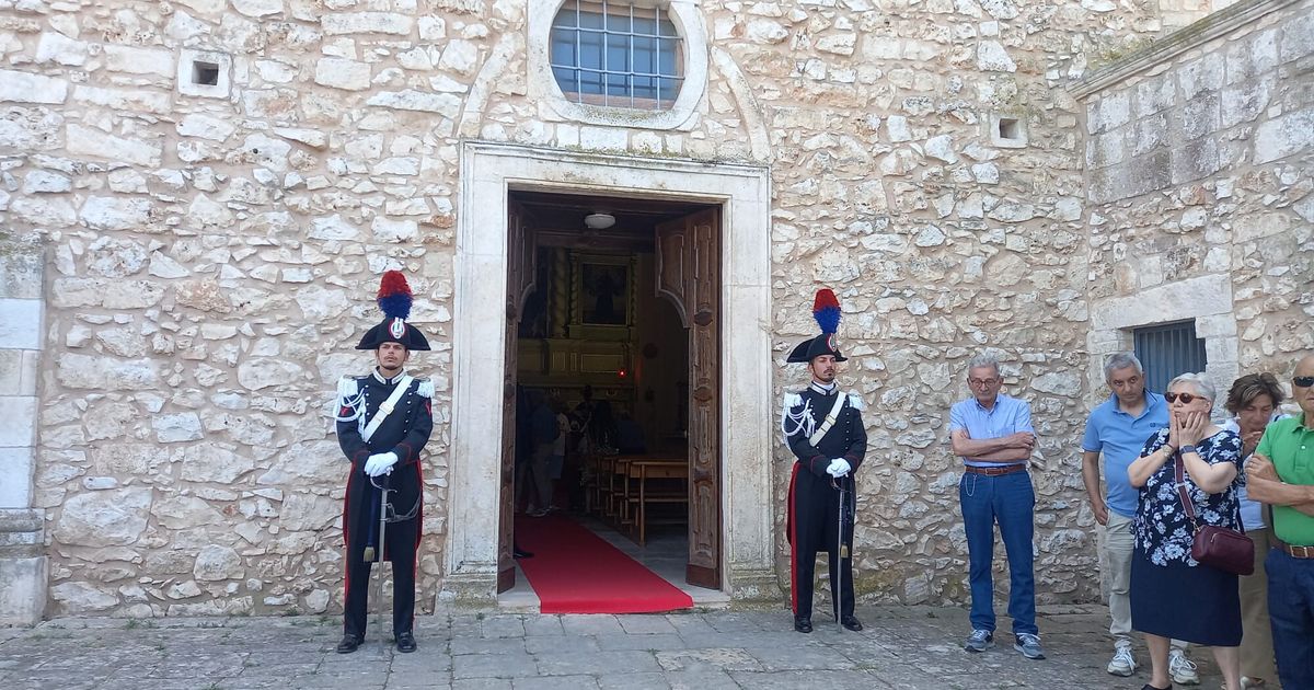 carabiniere ucciso aperta ad ostuni la camera ardente domanii funerali