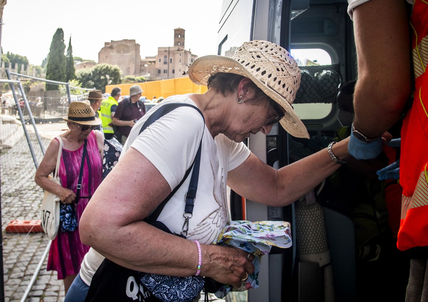 Allerta caldo in Italia: domenica bollino rosso in 11 città