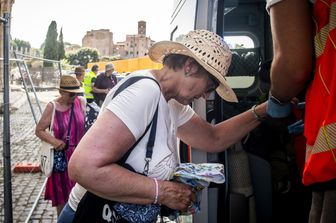 Allerta caldo in Italia: domenica bollino rosso in 11 città