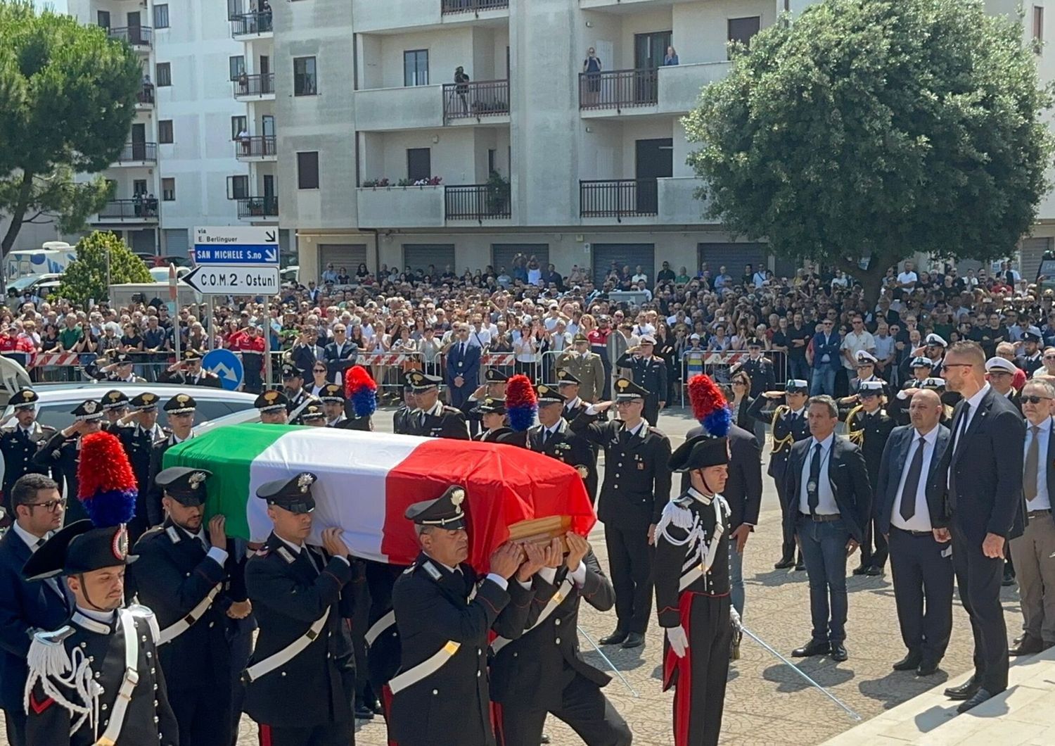 Il feretro del brigadiere Legrottaglie