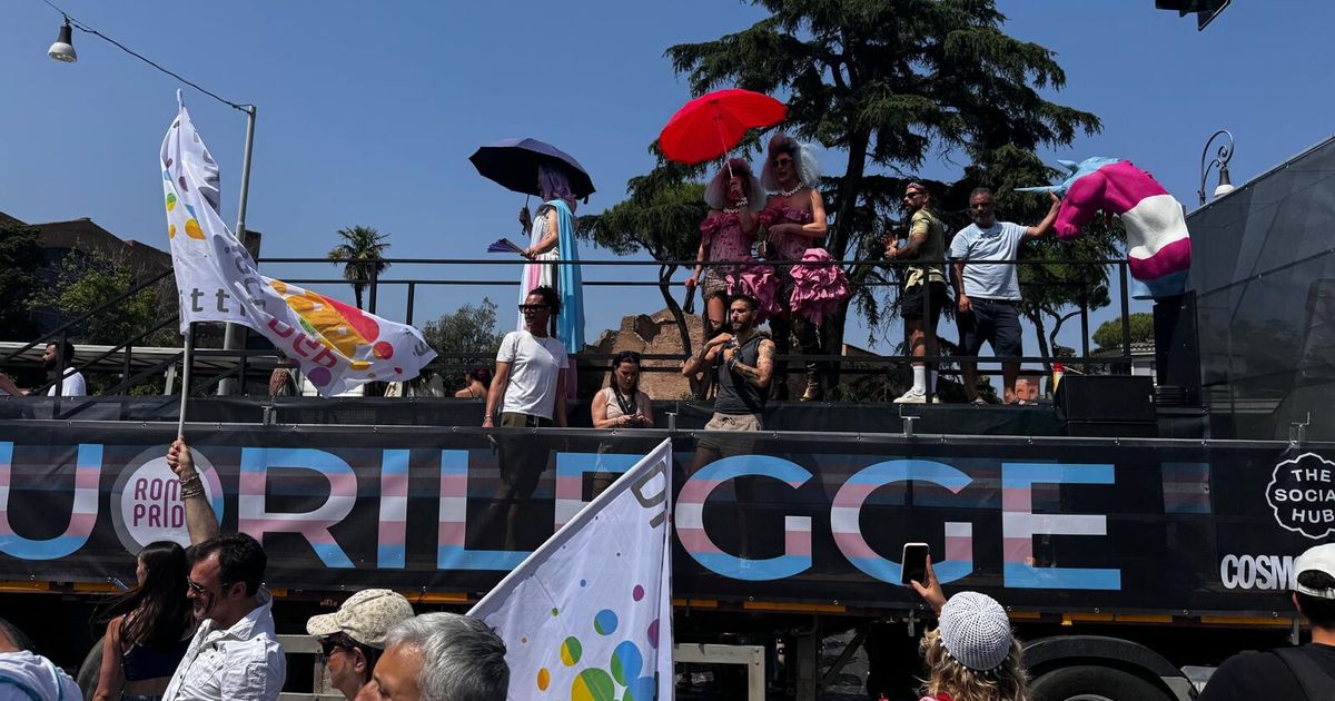 Roma Pride, sfila il corteo 