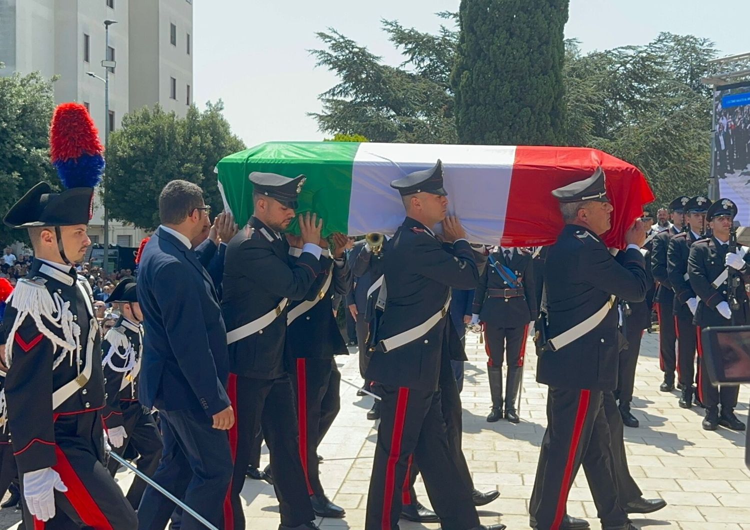 avviso-garanzia-poliziotti-fermano-assassini-carabiniere-legrottaglie
