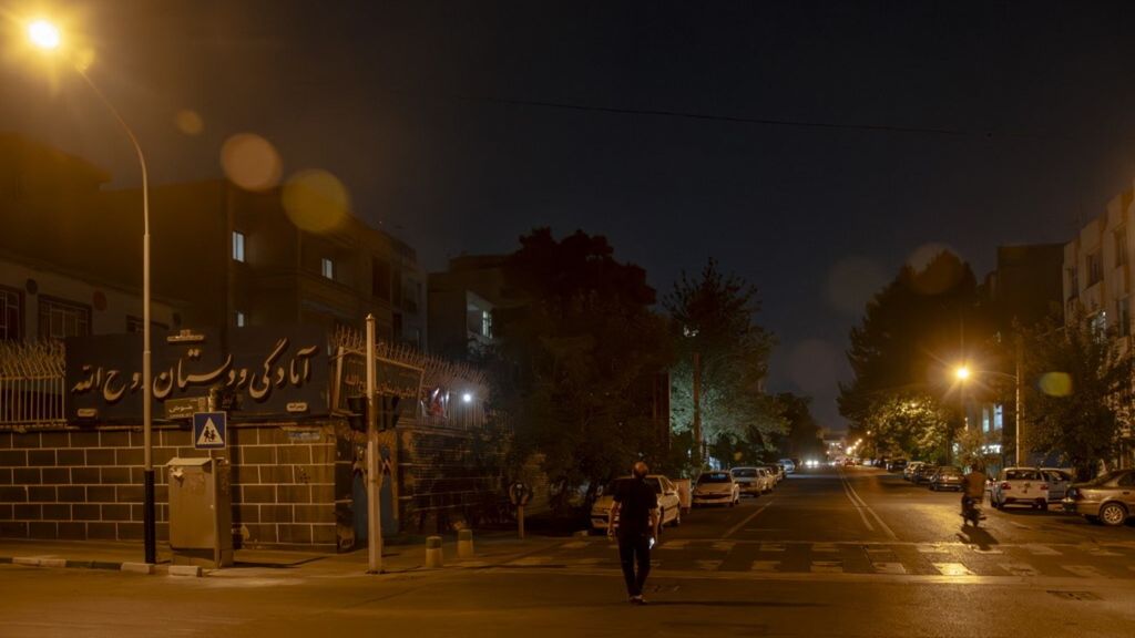 Raffica di missili lanciati da Teheran verso Israele