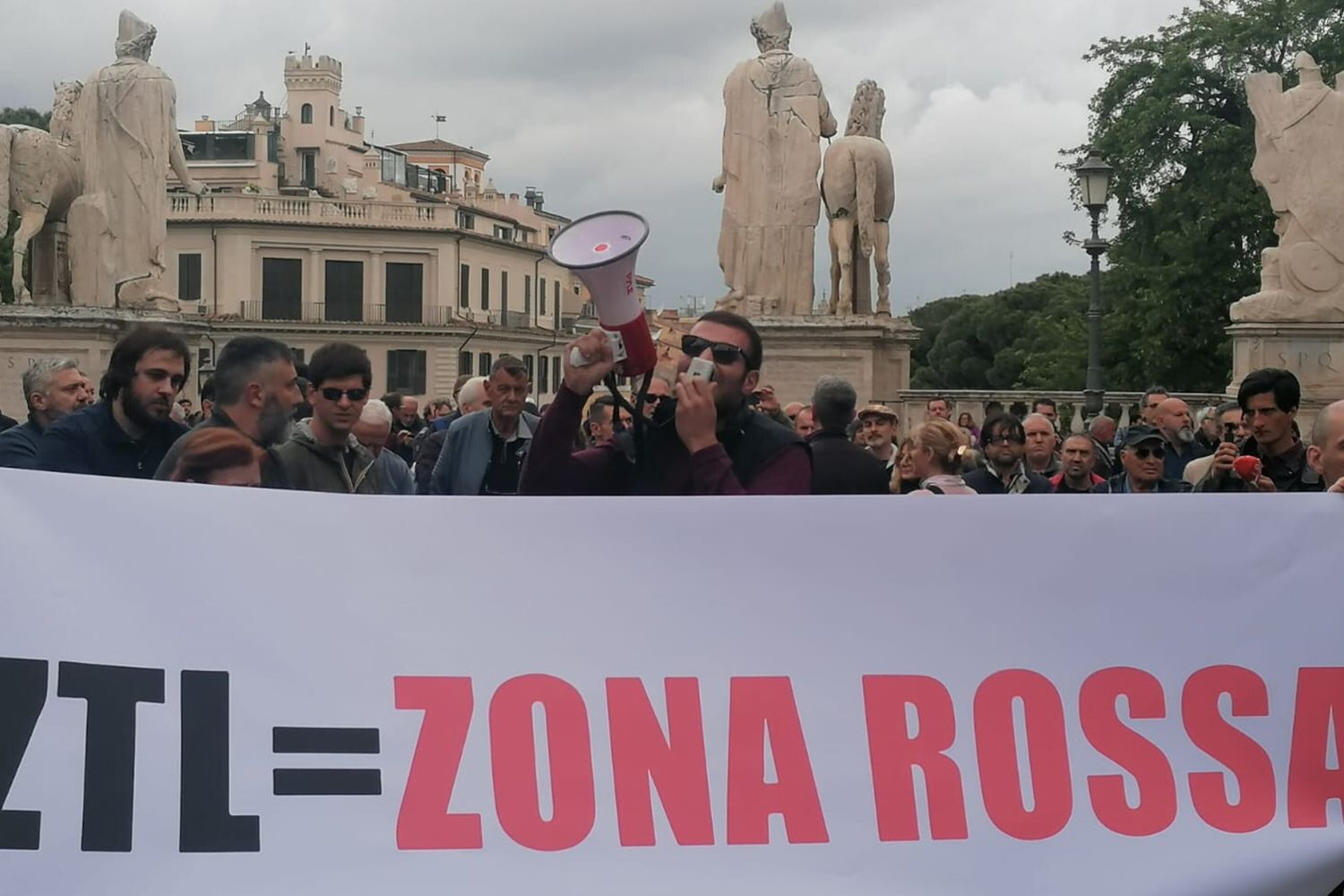 Proteste in Campidoglio contro la Ztl