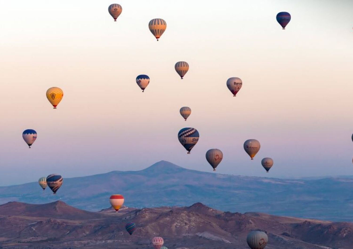 Cadono due mongolfiere in Cappadocia. Muore un pilota, feriti 31 turisti
