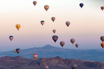 Cadono due mongolfiere in Cappadocia. Muore un pilota, feriti 31 turisti