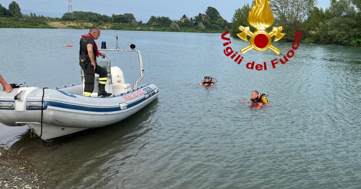 Bimbo di 10 anni scompare mentre fa il bagno nel lago Bilancino, ritrovato cadavere dai sommozzatori