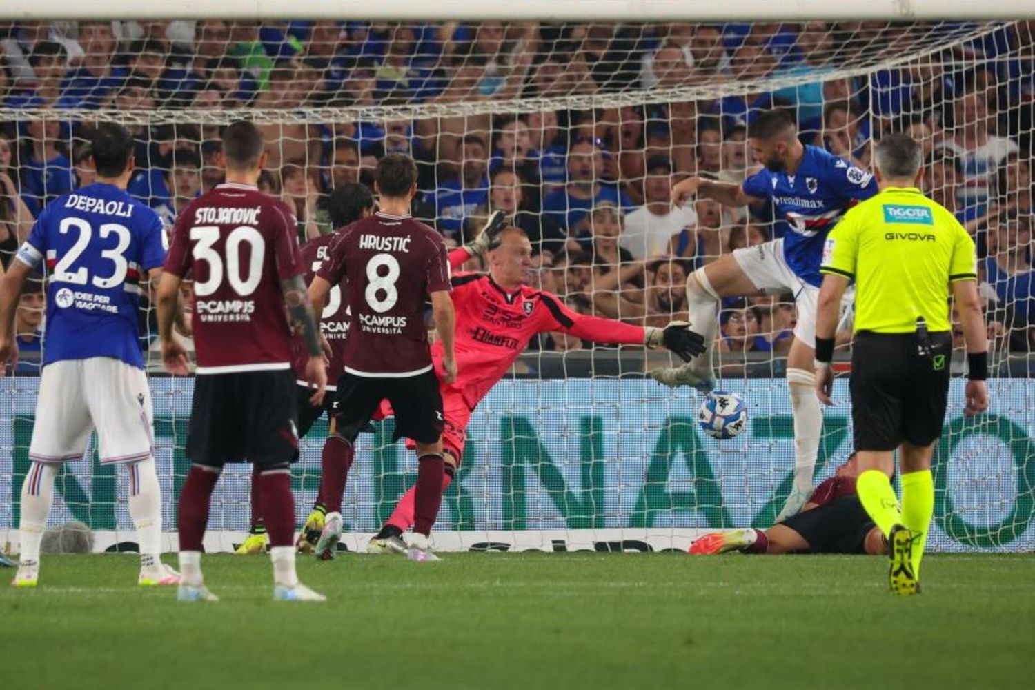 Intossicazione alimentare per giocatori e staff della Salernitana