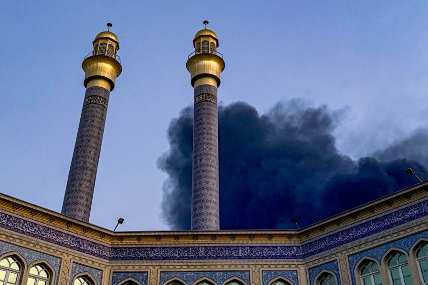 Gli italiani stanno lasciando Teheran in auto