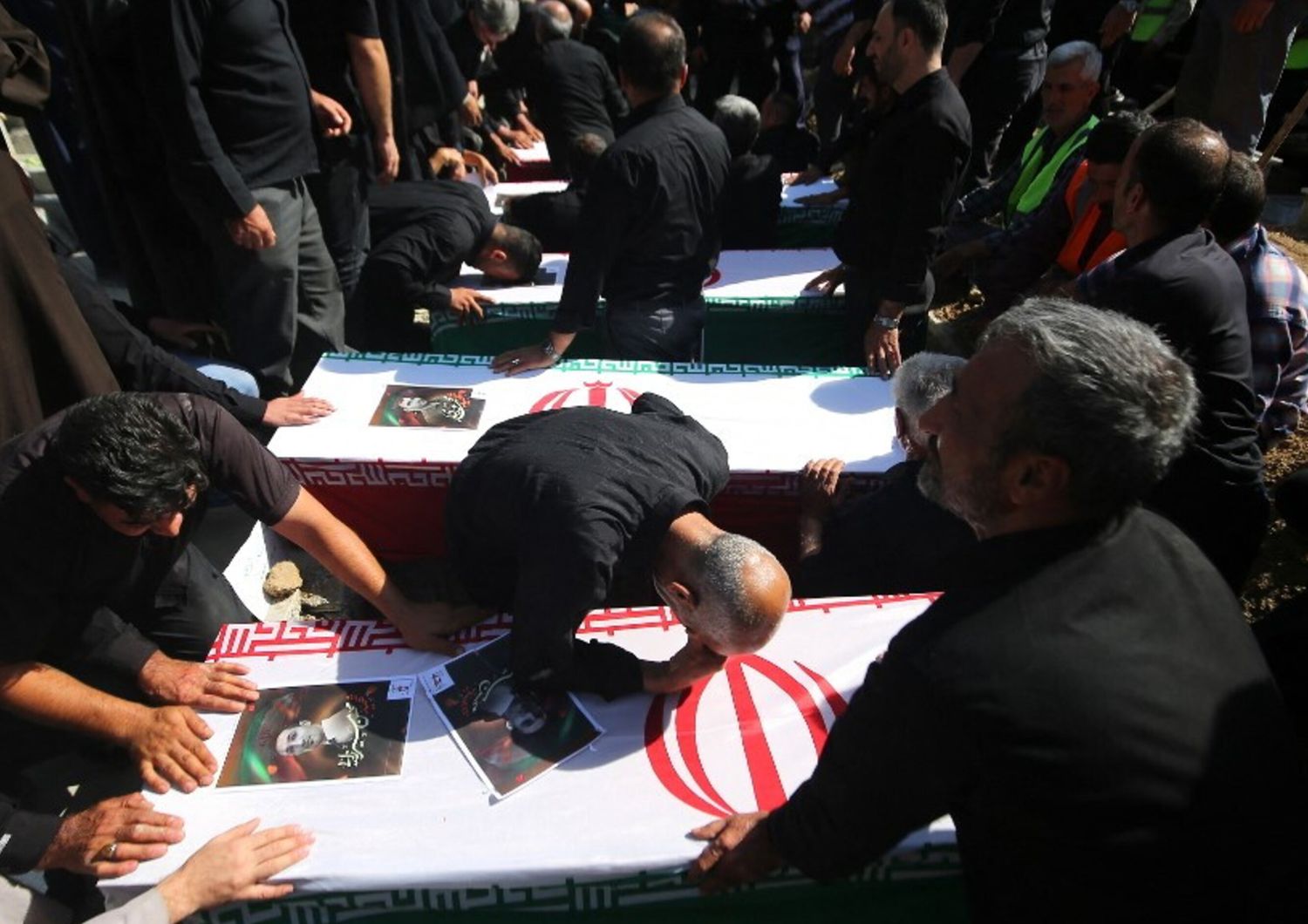 Funerali delle vittime degli attacchi israeliani a Khorramabad