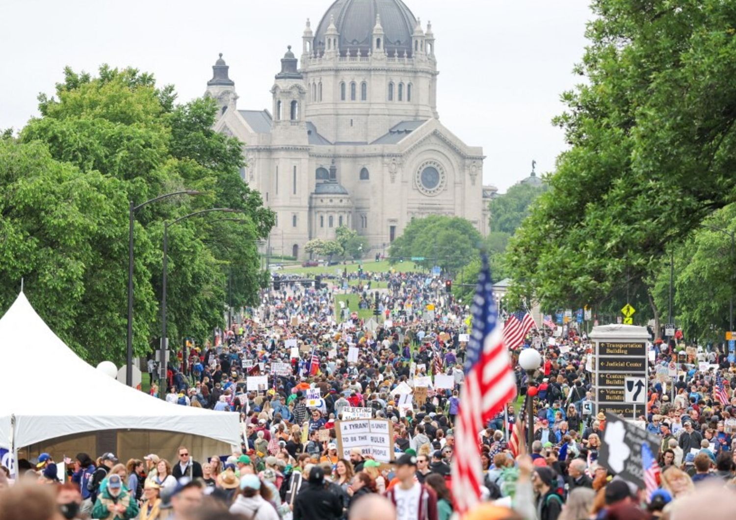 strage-minnesota-boelter-ak47-politici-democratici