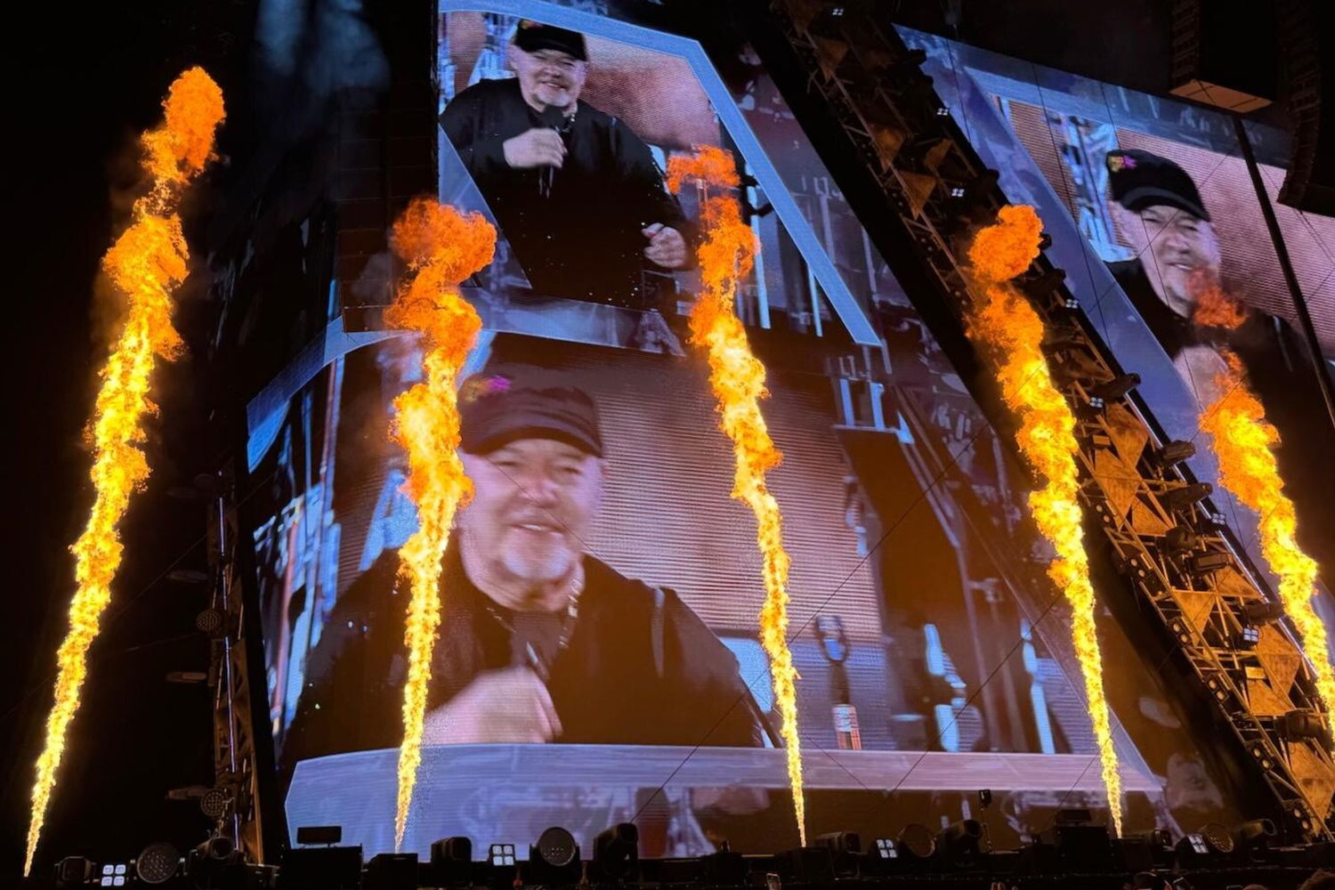 Vasco Rossi omaggia Pino Daniele a Napoli