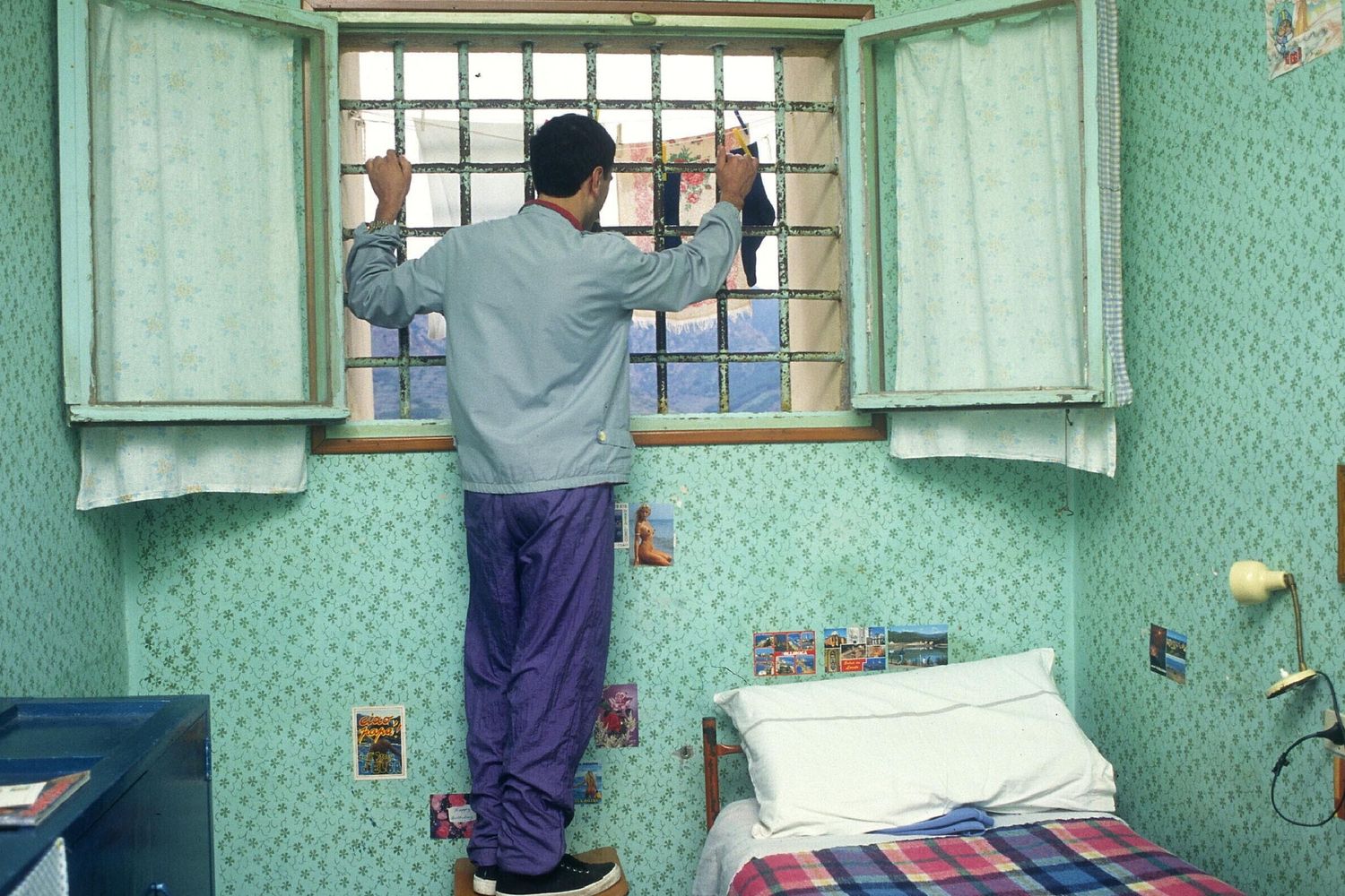 Un detenuto nel carcere di Livorno