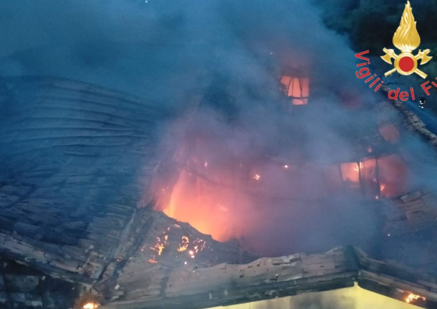 incendio nocera terinese capannone&nbsp;