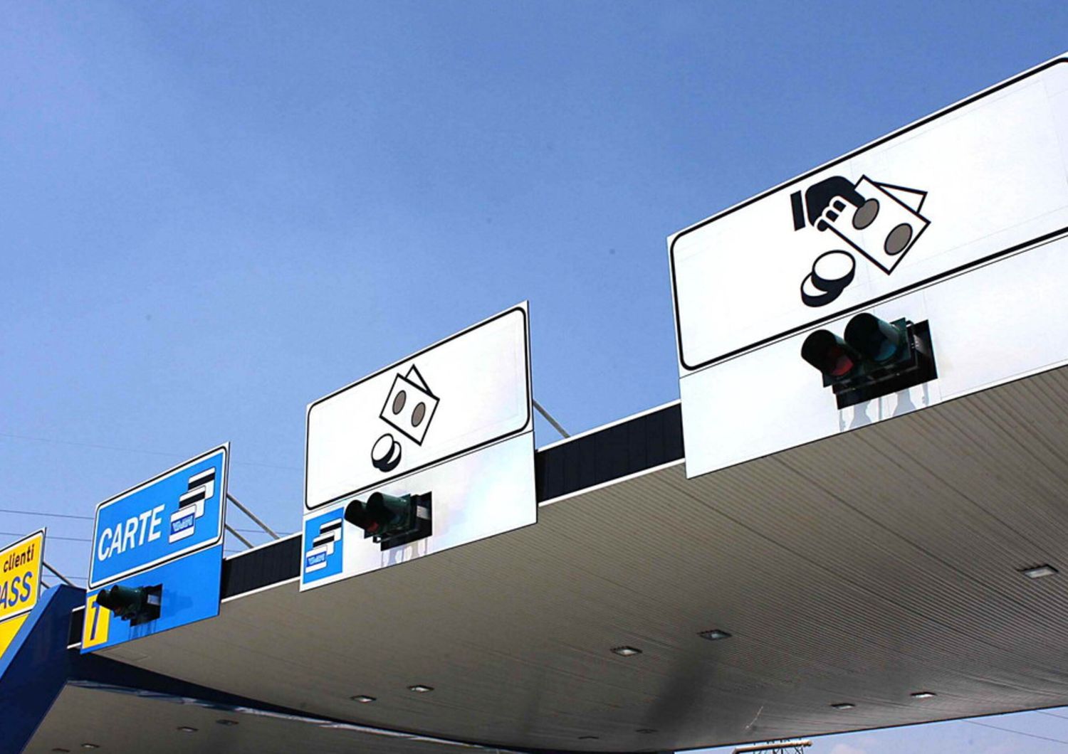 Telepass, Viacard casello autostradale (Imagoeconomica)