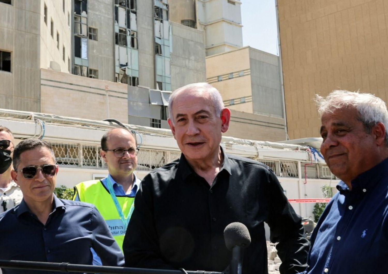 Benjamin Netanyahu visita l'ospedale Soroka