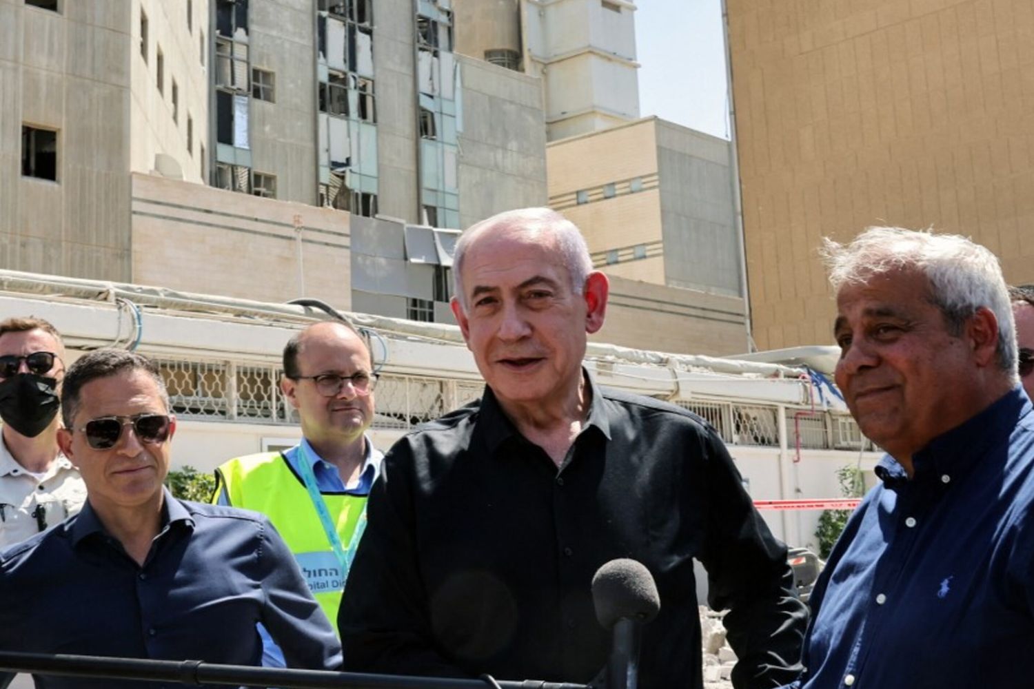 Benjamin Netanyahu visita l'ospedale Soroka