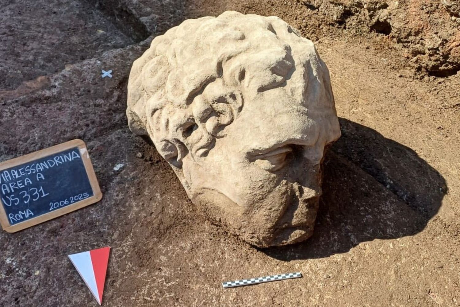 Ritrovata a Roma una splendida testa marmorea