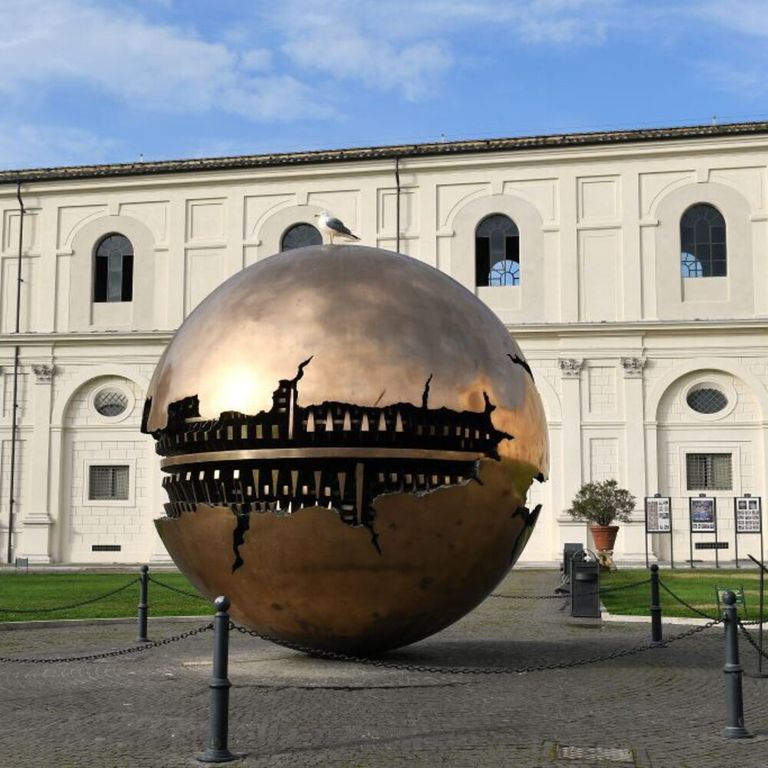 La sfera di Arnaldo Pomodoro ai Musei Vaticani