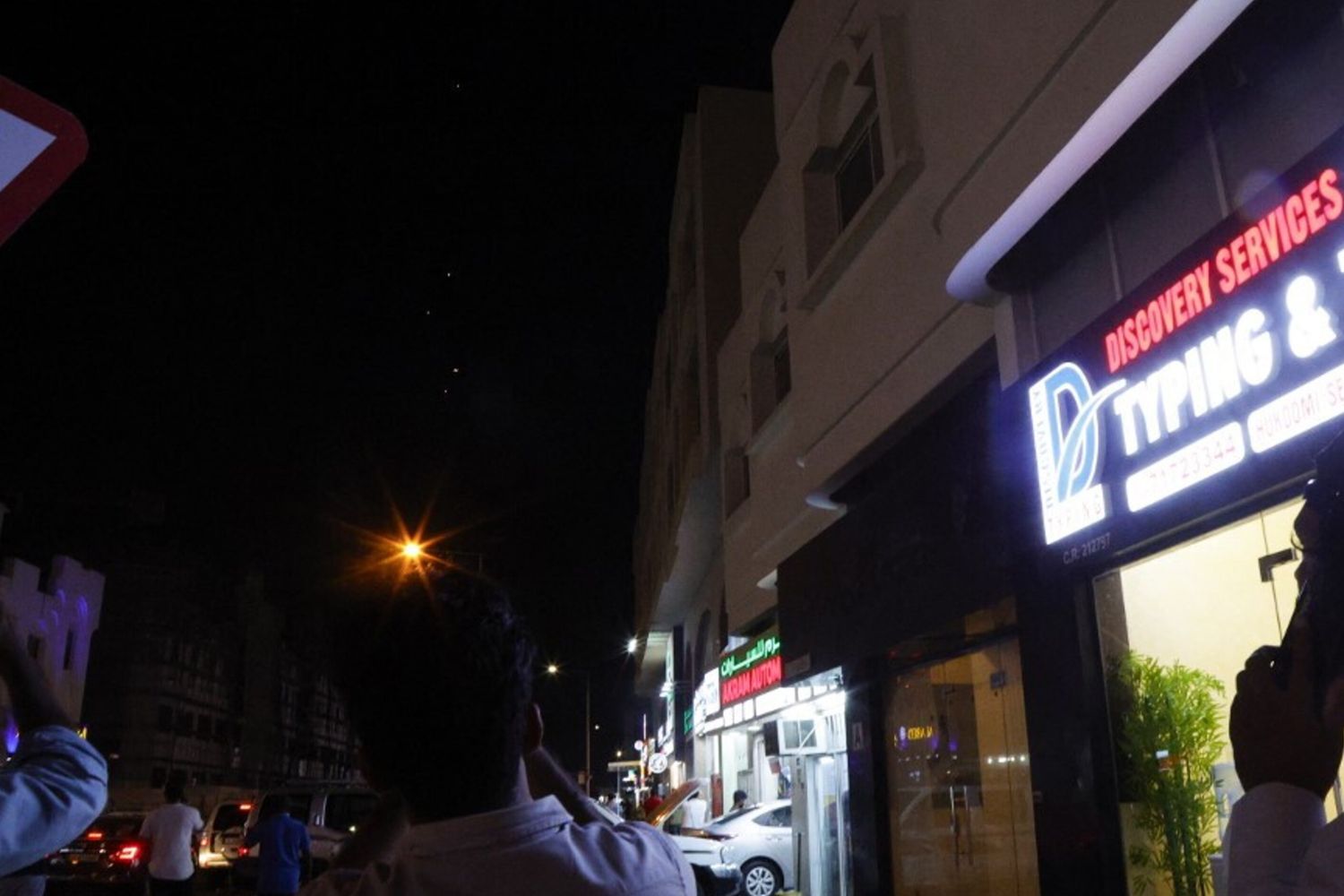 L'Iran attacca le basi Usa in Qatar e Iraq: "Tanti missili quanto le bombe usate dagli americani"