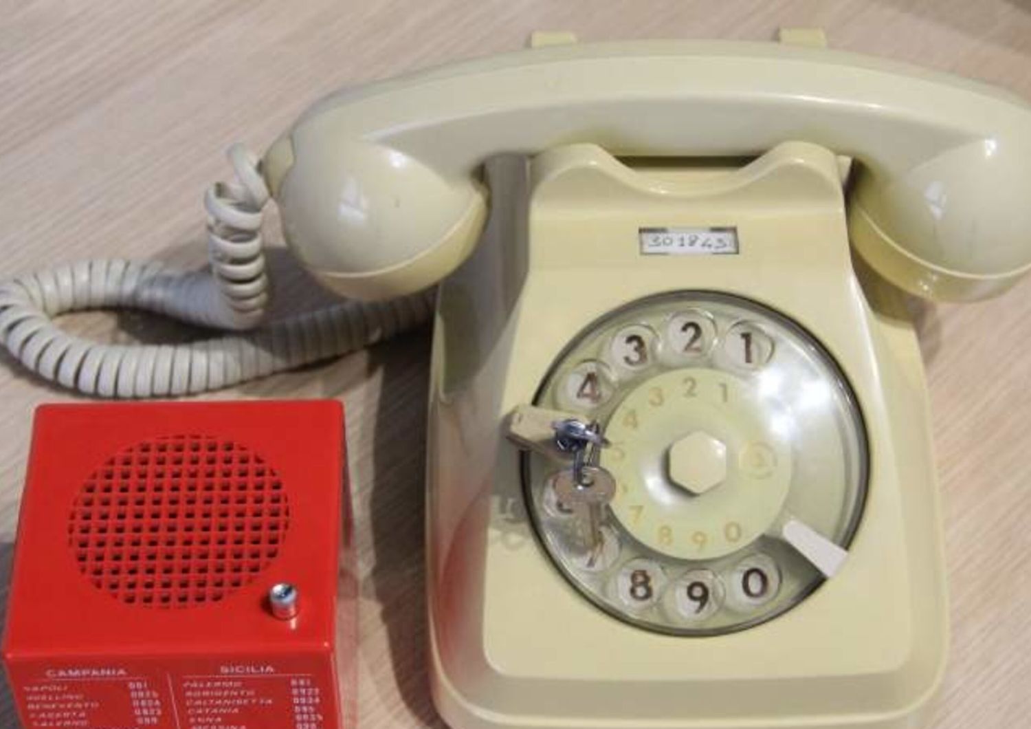 &nbsp;telefono con lucchetto