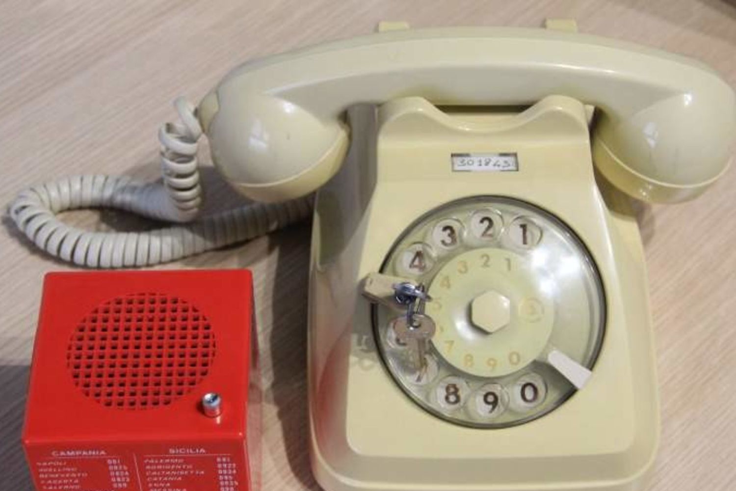 &nbsp;telefono con lucchetto