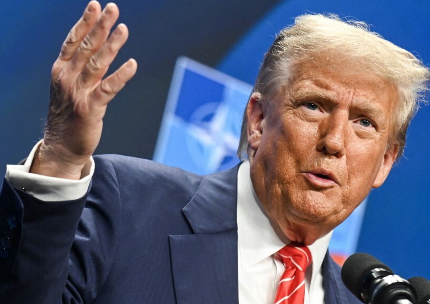 Trump, solito show: "La crisi in Ucraina da chiudere in 24 ore? Scherzavo. E Powell è uno stupido"