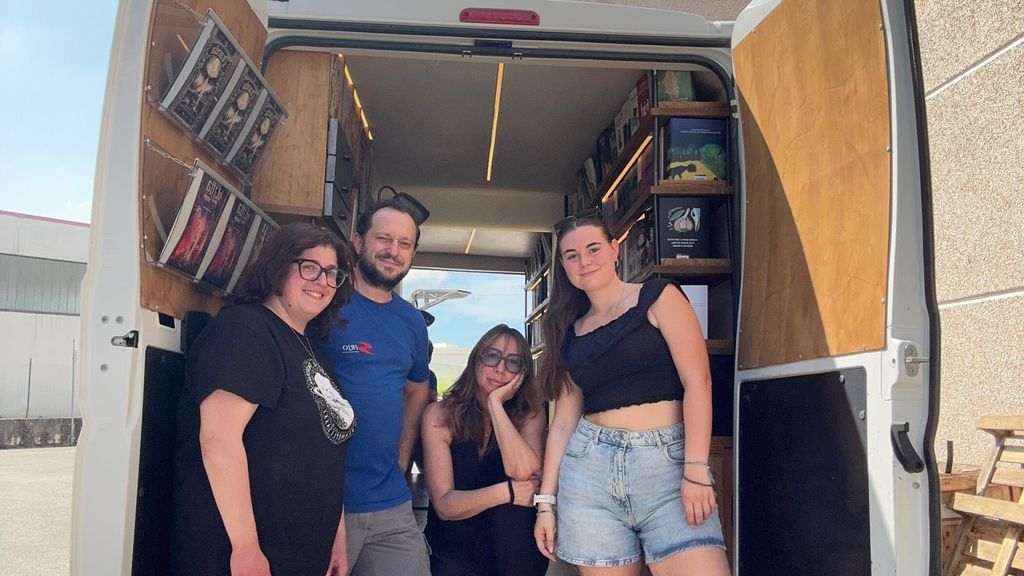Il furgone che porta le storie dove le librerie hanno chiuso