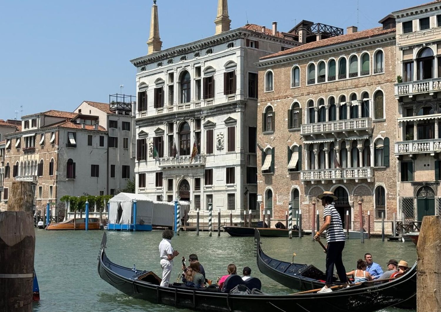 bezos-dona-milioni-venezia-nozze-protesta-continua