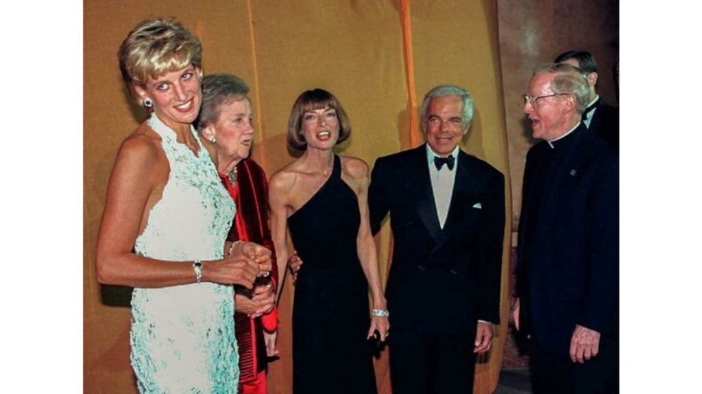 La Principessa Diana del Galles , la proprietaria del Washington Post Katheryn Graham, la direttrice della rivista Vogue Anna Wintour, lo stilista Ralph Lauren