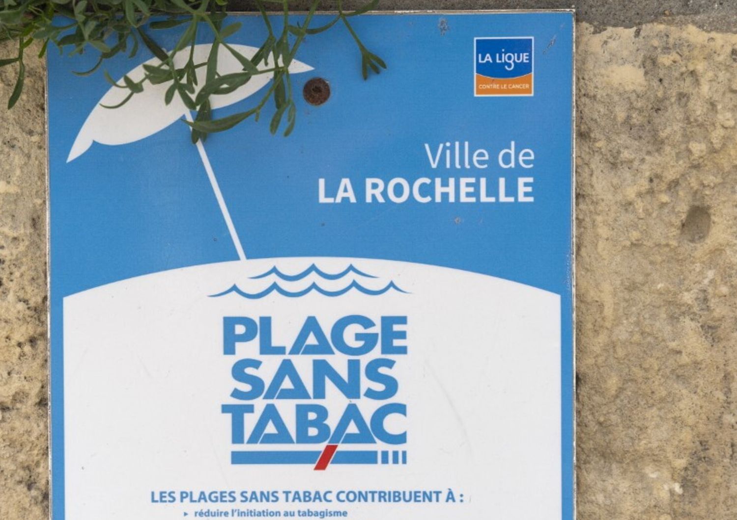 Francia, vietato fumare sulle spiagge e nei parchi