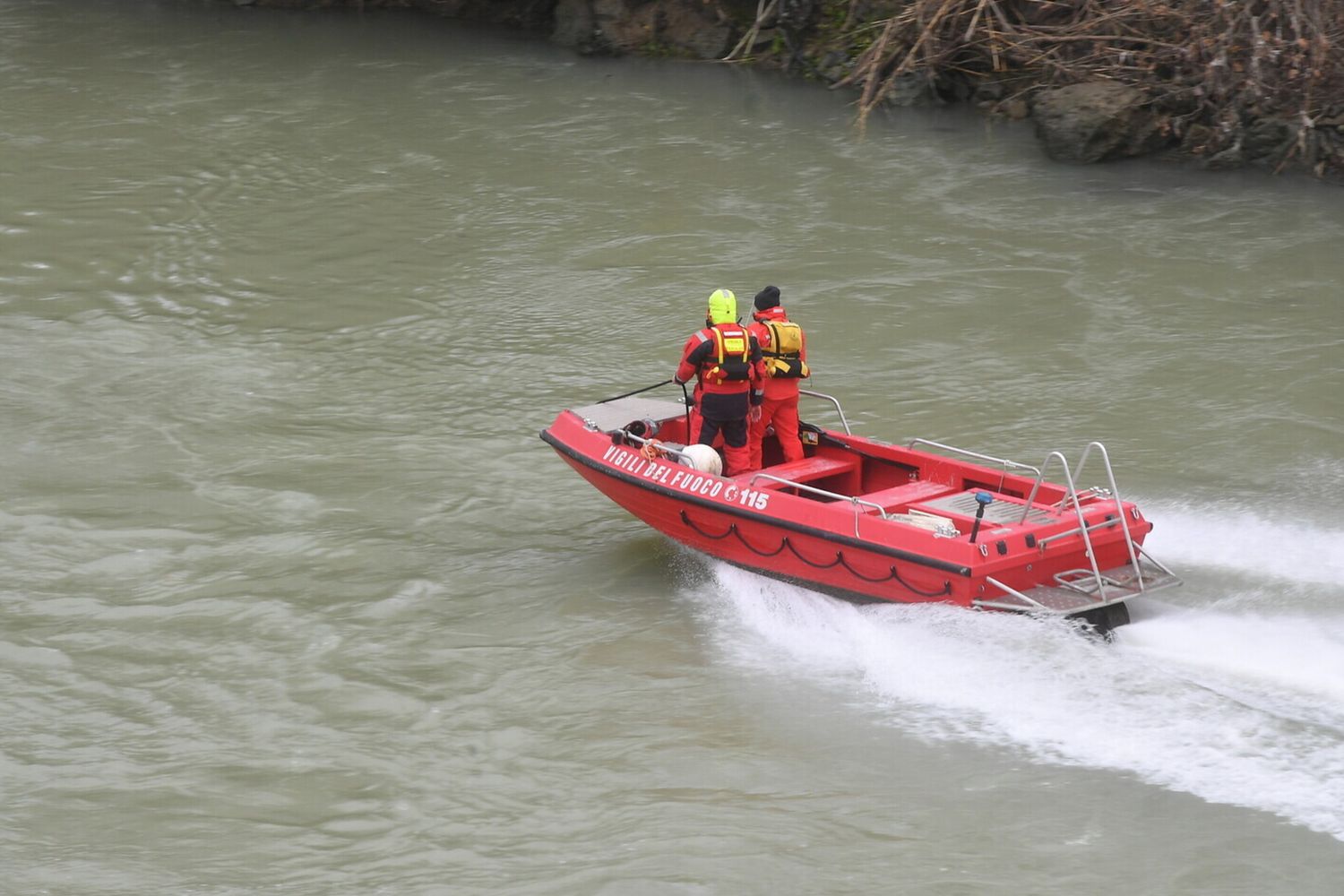 soccorritori fiume